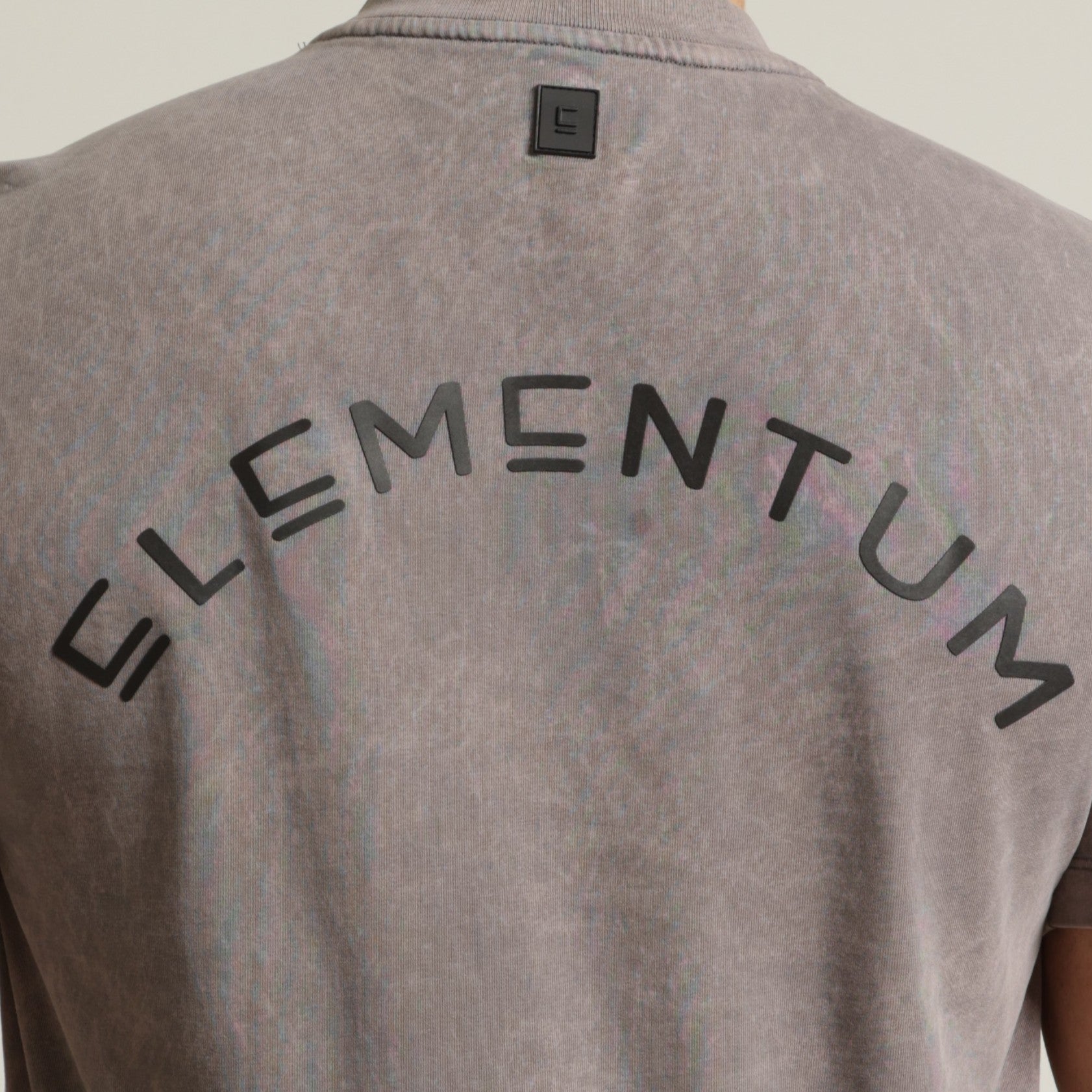 Fit T-shirt "ELEMENTUM" - Gris